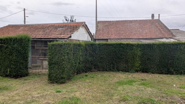 Maison avec dépendances et jardin