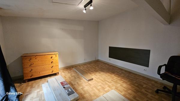 Immeuble de rapport avec local commercial et un logement type du