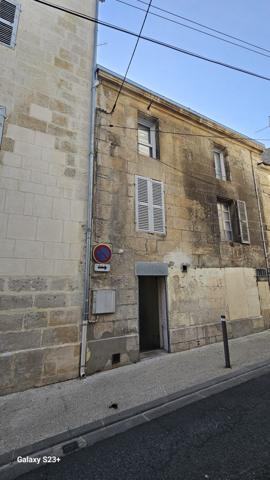 Immeuble de rapport avec local commercial et un logement type du
