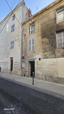 Immeuble de rapport avec local commercial et un logement type du