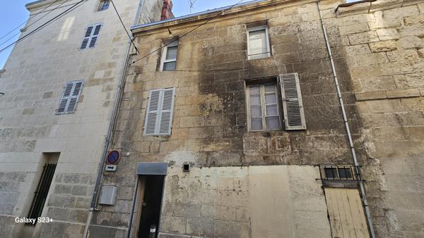 Immeuble de rapport avec local commercial et un logement type du