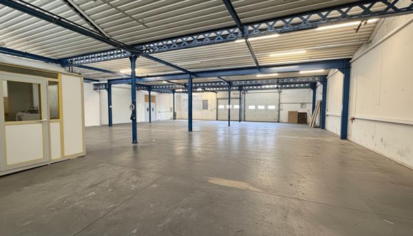 Local d’activité / entrepôt 659 m² + sous-sol 150 m² – Rentabilité attractive – Proche gare de Tourcoing