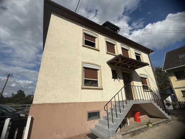 Appartement 3 pièces au 1e étage de 68 m² avec jardin parking et cave