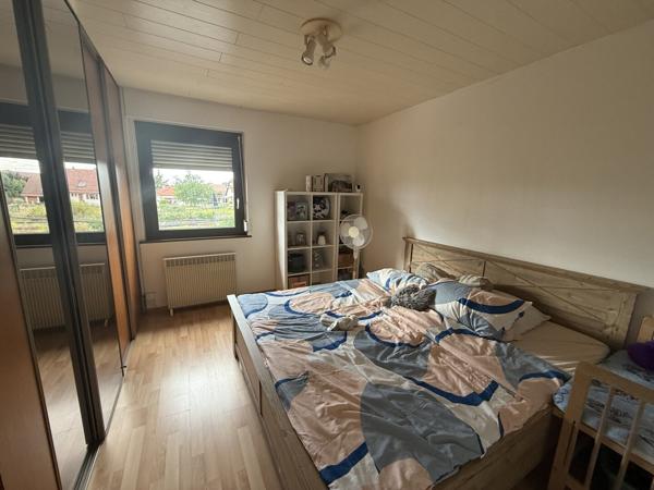 Appartement 3 pièces au 1e étage de 68 m² avec jardin parking et cave