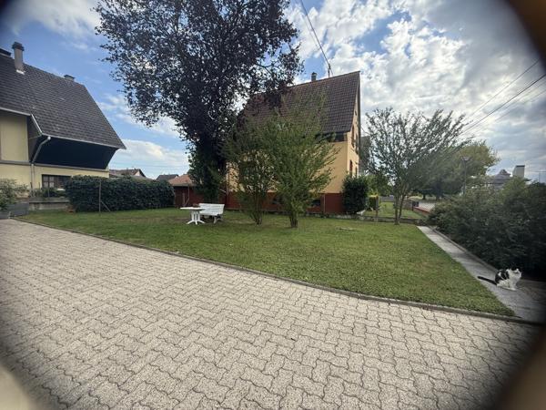 Appartement 3 pièces au 1e étage de 68 m² avec jardin parking et cave