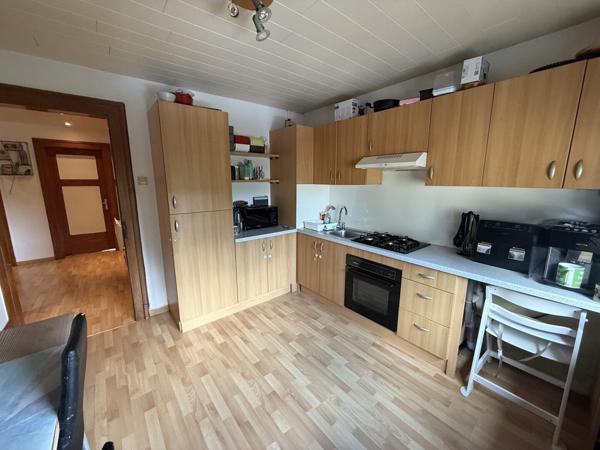 Appartement 3 pièces au 1e étage de 68 m² avec jardin parking et cave