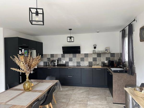 Maison - villa T4 - garage - terrasse - jardin / quartier Bonnes herbes