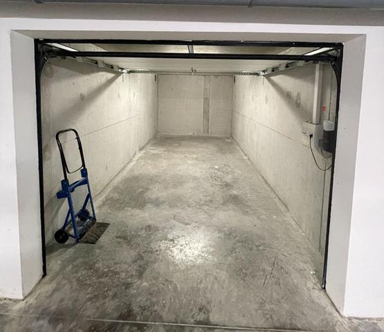 Garage dans le centre ville de Saint Gilles.