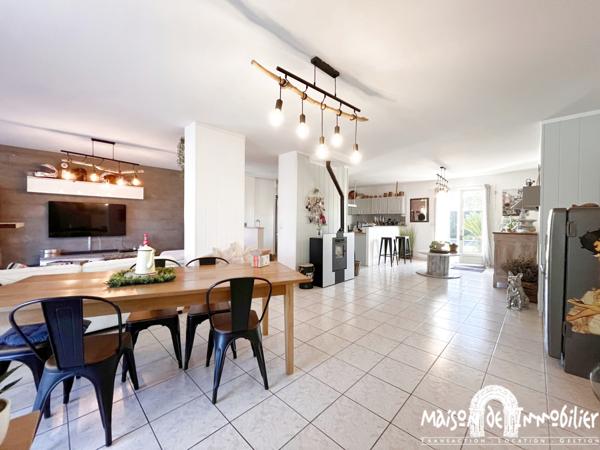 Vente Maison contemporaine de plain-pied - 6 pièces - 139m² - Jardin avec piscine, Garage - COGNAC