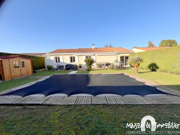 Vente Maison contemporaine de plain-pied - 6 pièces - 139m² - Jardin avec piscine, Garage - COGNAC
