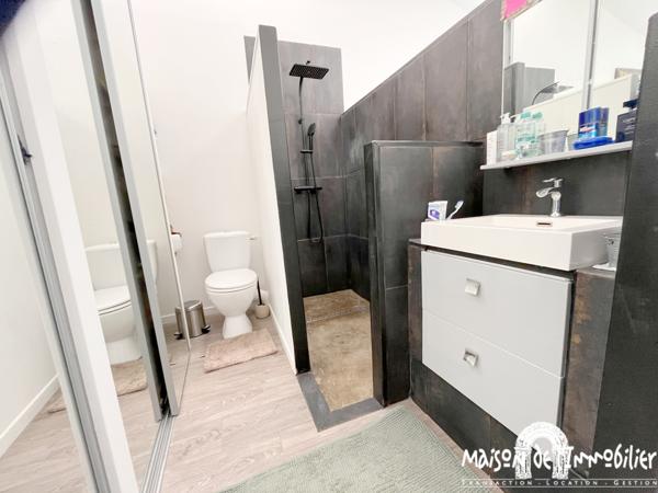 Vente Maison contemporaine de plain-pied - 6 pièces - 139m² - Jardin avec piscine, Garage - COGNAC