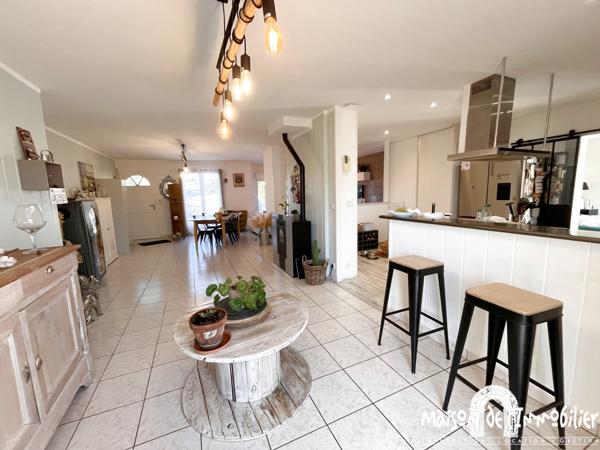 Vente Maison contemporaine de plain-pied - 6 pièces - 139m² - Jardin avec piscine, Garage - COGNAC