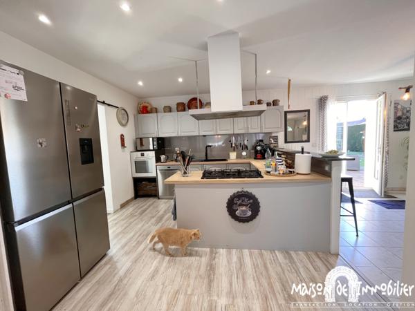 Vente Maison contemporaine de plain-pied - 6 pièces - 139m² - Jardin avec piscine, Garage - COGNAC