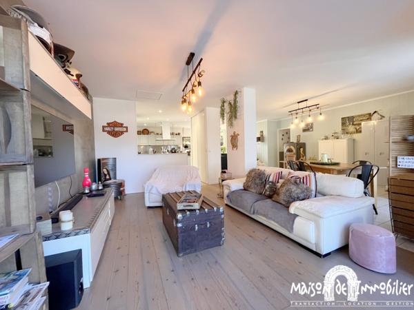 Vente Maison contemporaine de plain-pied - 6 pièces - 139m² - Jardin avec piscine, Garage - COGNAC