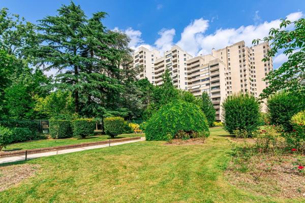 T3 avec Balcon, ascenseur, cave et place de parking