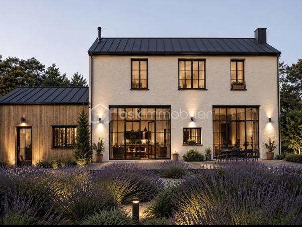Axe Valence - Romans. Projet de rénovation d’un bâtiment industriel - agricole le tout sur 6000m2 de terrain.
À l’heure actuelle il se compose d’un appartement T2 indépendant, 2 garages transformables en rdc avec hauteur sous plafond et un appartement à l’étage. 
Idéal pour un projet style loft industriel ou rénovation moderne.
Emplacement idéal au calme, sans nuisance avec vue sur le Vercors. 
Vous rejoignez la voie rapide entre Valence et Romans en 2 min, de même que la gare TGV. 
Bien rare sur le marché.
Contact au 0763174209.
