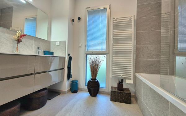 Appartement à vendre    4 pièces • 91 m2 Saint-Mandrier-sur-Mer