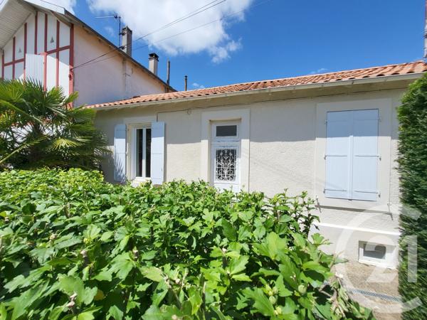 Maison à vendre  3 pièces - 107 m 2   SAINTES  - 17