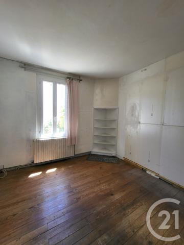 Maison à vendre  3 pièces - 107 m 2   SAINTES  - 17