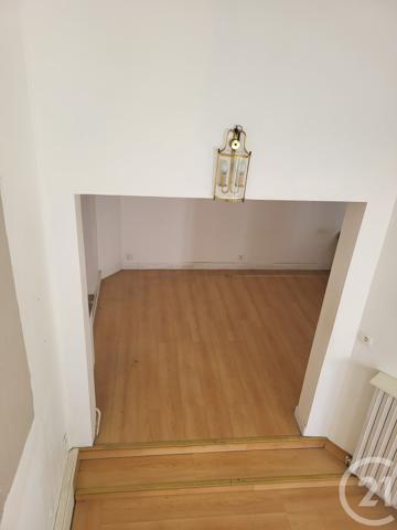 Maison à vendre  3 pièces - 107 m 2   SAINTES  - 17