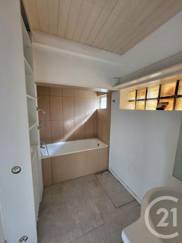 Maison à vendre  3 pièces - 107 m 2   SAINTES  - 17