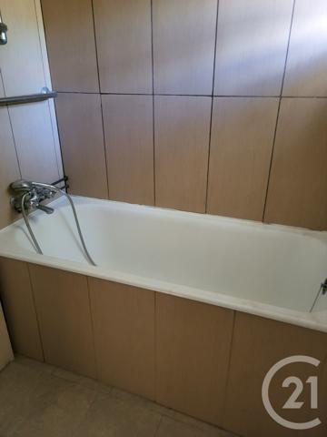 Maison à vendre  3 pièces - 107 m 2   SAINTES  - 17