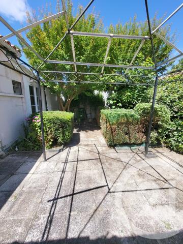 Maison à vendre  3 pièces - 107 m 2   SAINTES  - 17