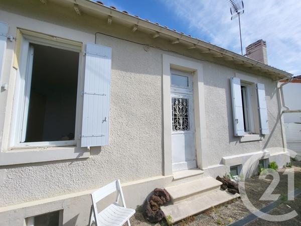 Maison à vendre  3 pièces - 107 m 2   SAINTES  - 17