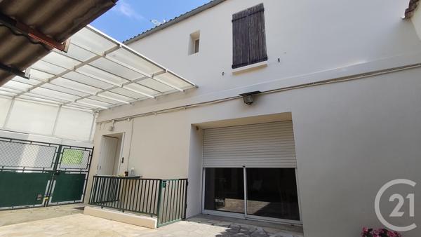 Maison à vendre  3 pièces - 107 m 2   SAINTES  - 17