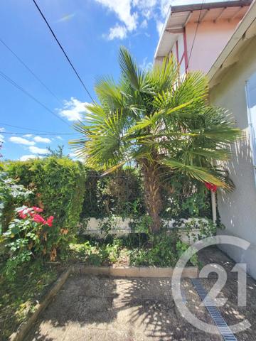 Maison à vendre  3 pièces - 107 m 2   SAINTES  - 17