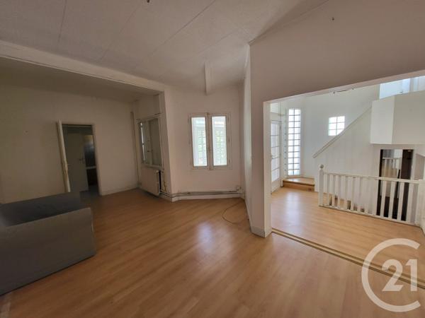 Maison à vendre  3 pièces - 107 m 2   SAINTES  - 17