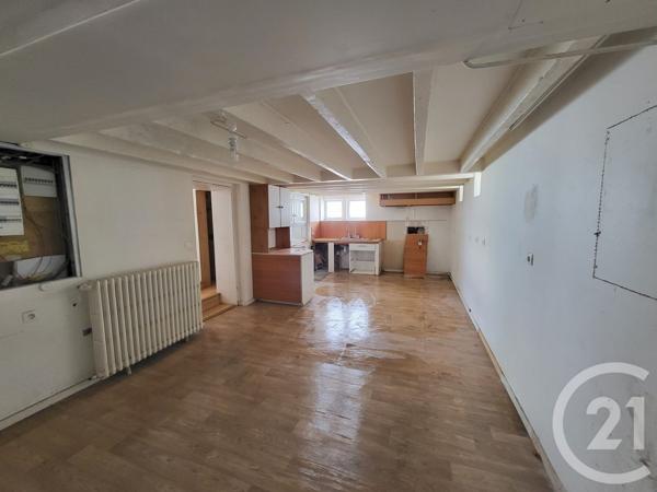 Maison à vendre  3 pièces - 107 m 2   SAINTES  - 17