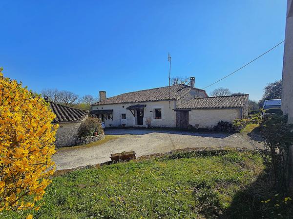 Lacaussade (47150) Bel ensemble en pierre - maison plain pied, studio indépendant, grange et Piscine sur 5000m²