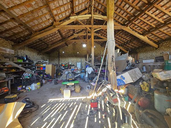 Lacaussade (47150) Bel ensemble en pierre - maison plain pied, studio indépendant, grange et Piscine sur 5000m²