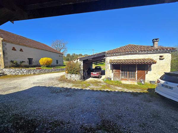 Lacaussade (47150) Bel ensemble en pierre - maison plain pied, studio indépendant, grange et Piscine sur 5000m²
