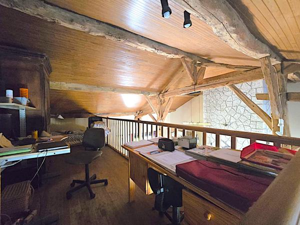 Lacaussade (47150) Bel ensemble en pierre - maison plain pied, studio indépendant, grange et Piscine sur 5000m²