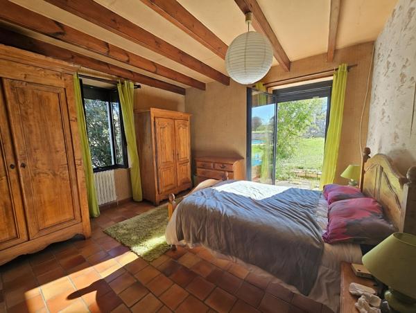 Lacaussade (47150) Bel ensemble en pierre - maison plain pied, studio indépendant, grange et Piscine sur 5000m²