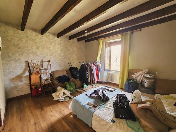 Lacaussade (47150) Bel ensemble en pierre - maison plain pied, studio indépendant, grange et Piscine sur 5000m²