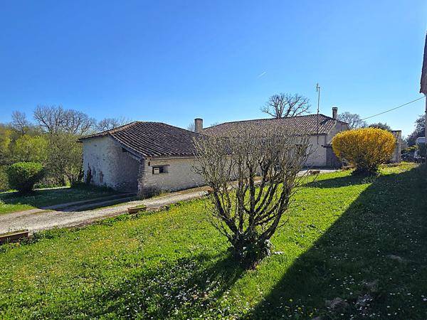 Lacaussade (47150) Bel ensemble en pierre - maison plain pied, studio indépendant, grange et Piscine sur 5000m²