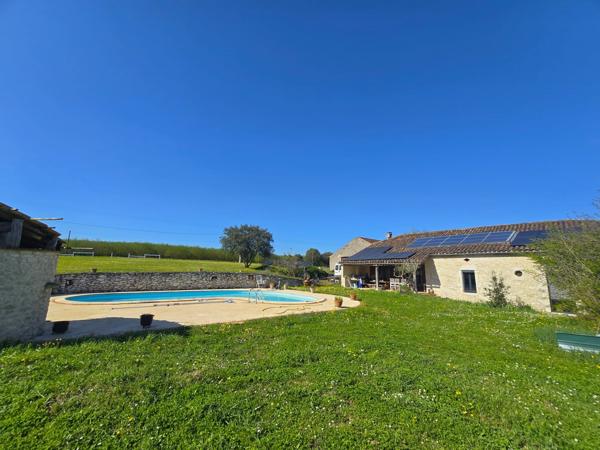 Lacaussade (47150) Bel ensemble en pierre - maison plain pied, studio indépendant, grange et Piscine sur 5000m²