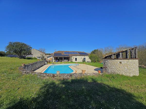 Lacaussade (47150) Bel ensemble en pierre - maison plain pied, studio indépendant, grange et Piscine sur 5000m²