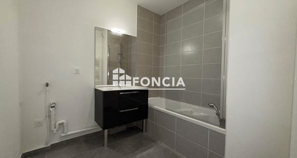 Location Appartement 3 pièces 55.18 m² - Vénissieux 69200