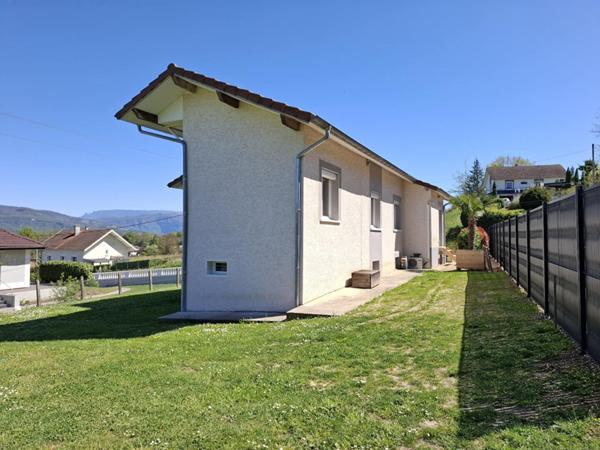 Maison avec sous-sol complet sur 824 m² de terrain