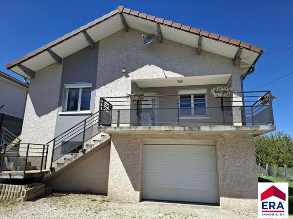 Maison avec sous-sol complet sur 824 m² de terrain