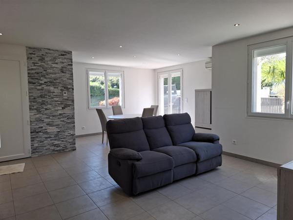 Maison avec sous-sol complet sur 824 m² de terrain