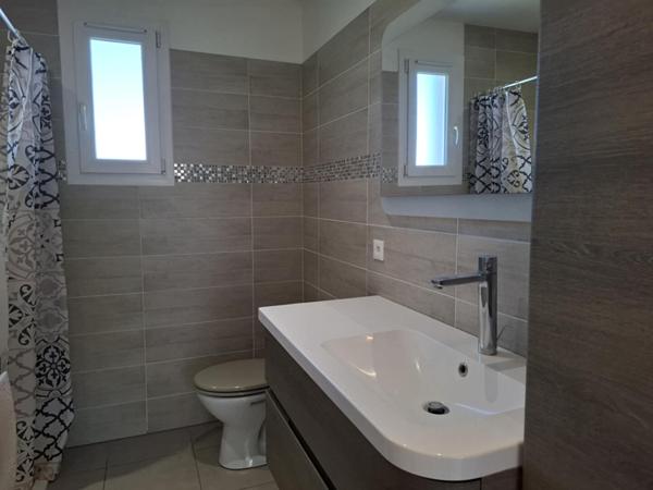 Maison avec sous-sol complet sur 824 m² de terrain