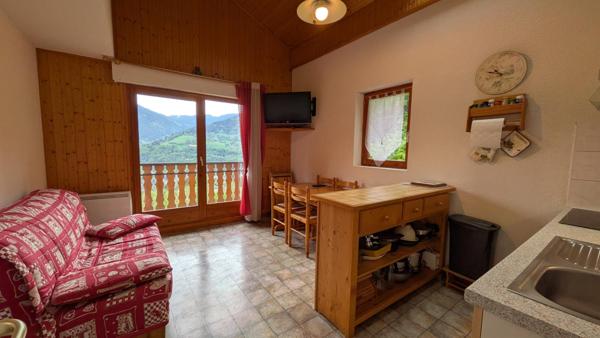 Appartement 3 pièces de 44M2 utile (35m2 carrez) OFFRANT une VUE DEGAGEE  avec GARAGE, place de PARKING PRIVATIVE et CAVE