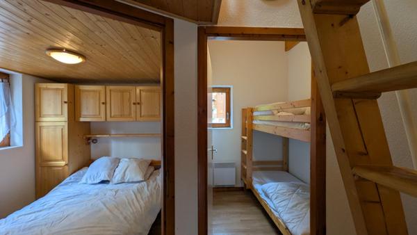 Appartement 3 pièces de 44M2 utile (35m2 carrez) OFFRANT une VUE DEGAGEE  avec GARAGE, place de PARKING PRIVATIVE et CAVE