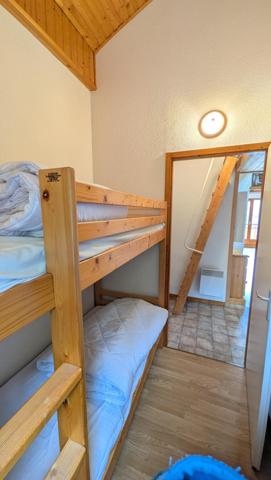 Appartement 3 pièces de 44M2 utile (35m2 carrez) OFFRANT une VUE DEGAGEE  avec GARAGE, place de PARKING PRIVATIVE et CAVE