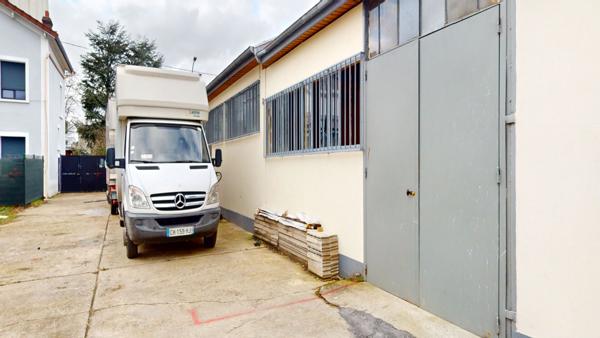 NEUILLY- PLAISANCE, Entrepôt de stockage de 109 m2